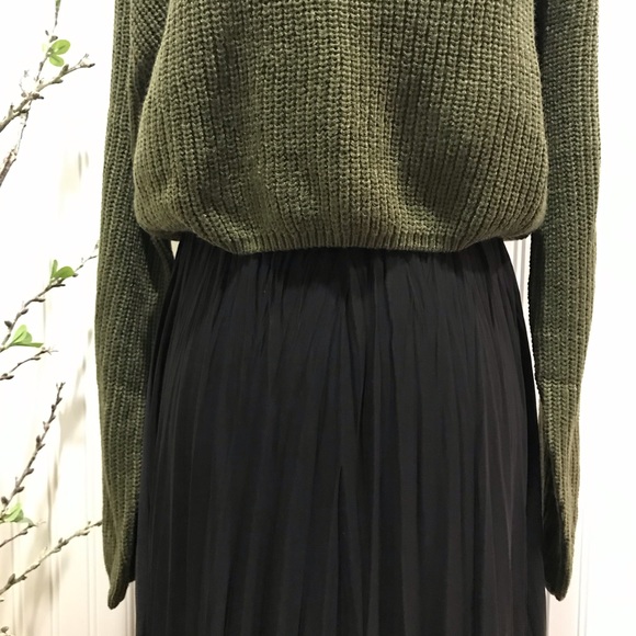 CROPPED OLIVE GREEN SWEATER - Picture 5 of 10